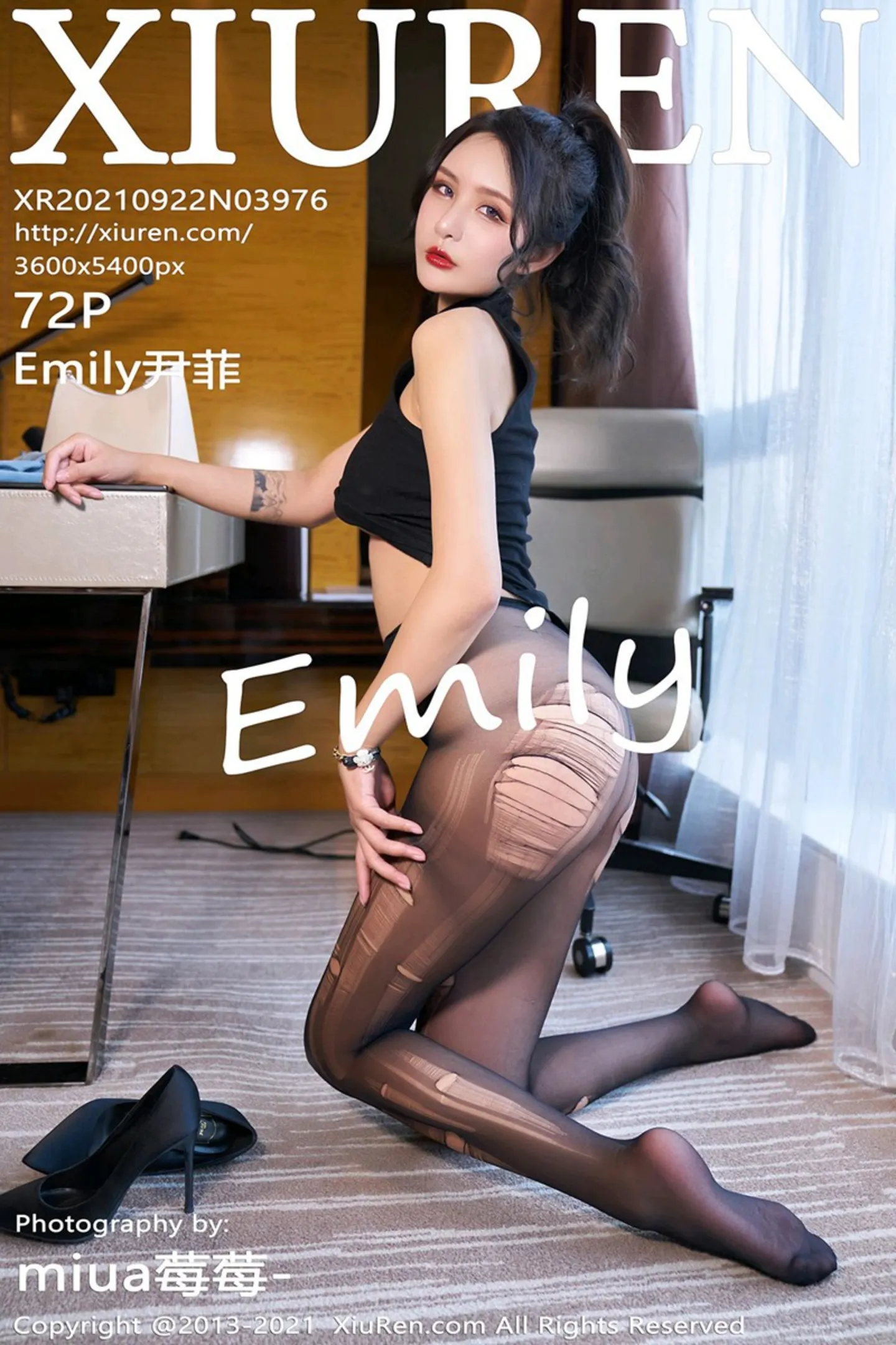 [XiuRen秀人网]VOL.3976 模特Emily尹菲云南旅拍脱牛仔裤露超薄黑丝裤袜撕扯诱惑写真72P-秀人网官方网站